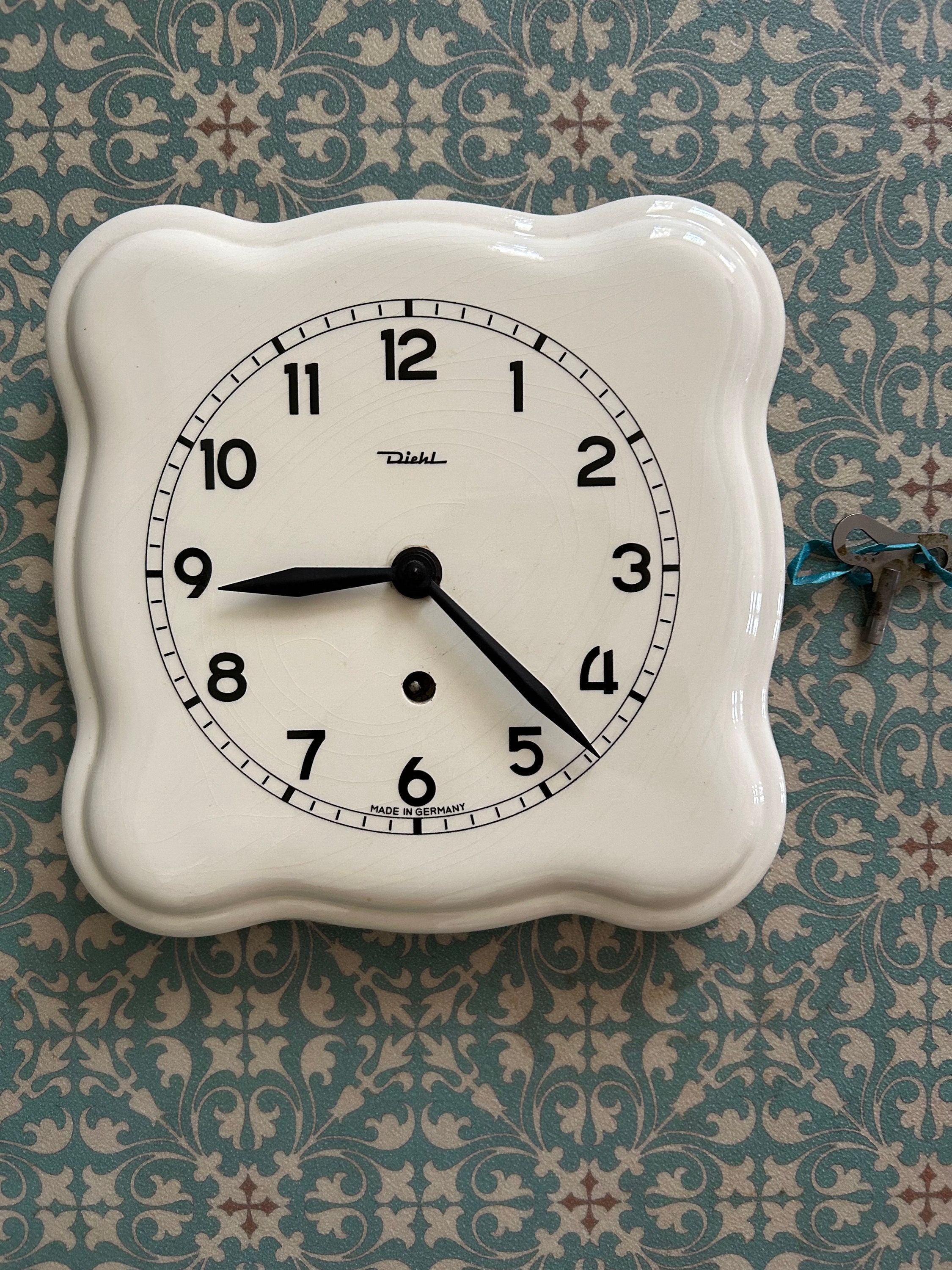 ドイツ・DIEHLの陶器製ウォールクロック ドイツ・DIEHLの陶器製ウォールクロック - メルカリ