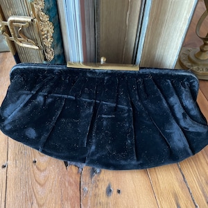 Pochette en velours noir antique avec porte-monnaie attaché doublé de satin pêche