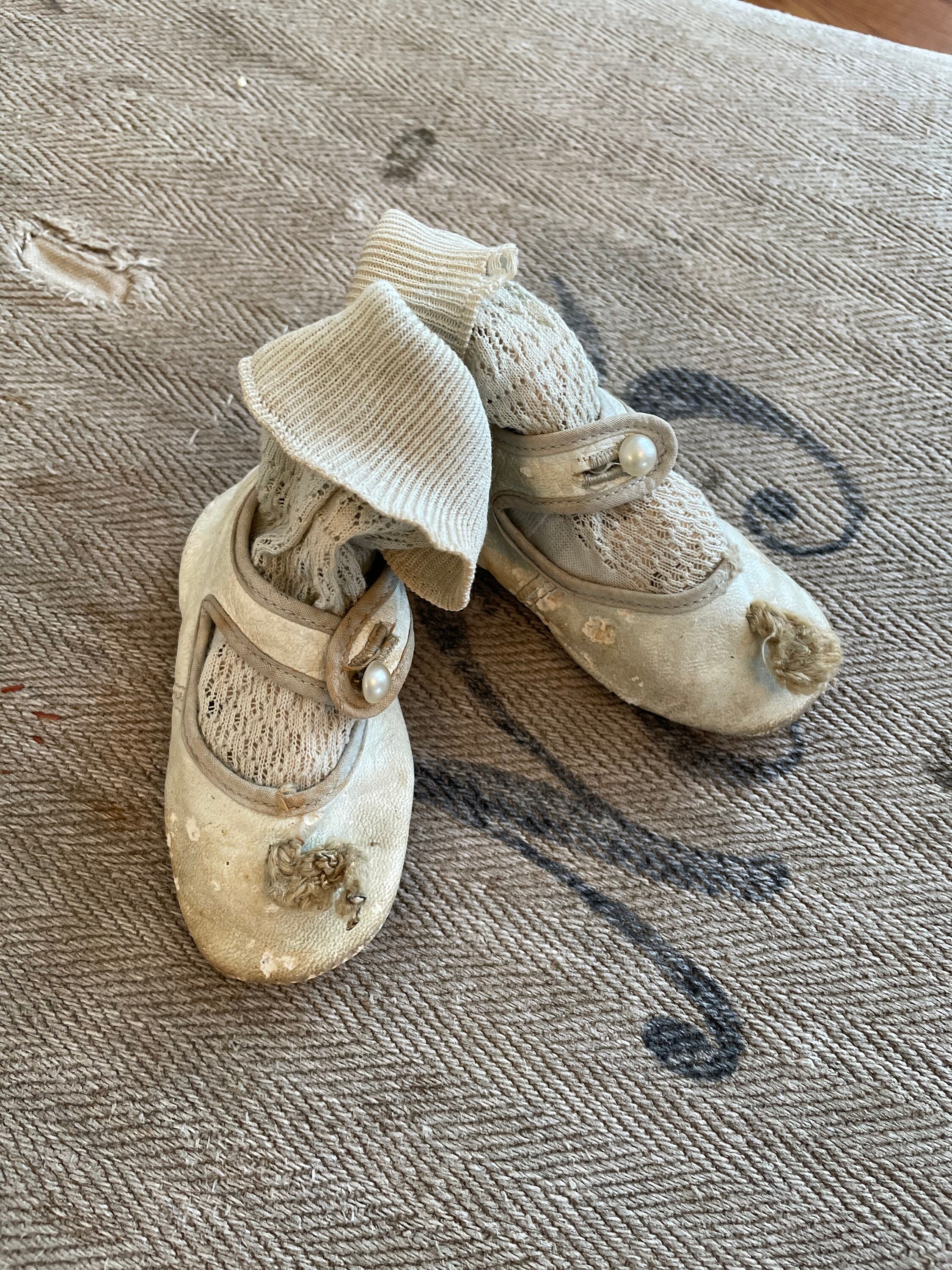 Old baby shoes outlet