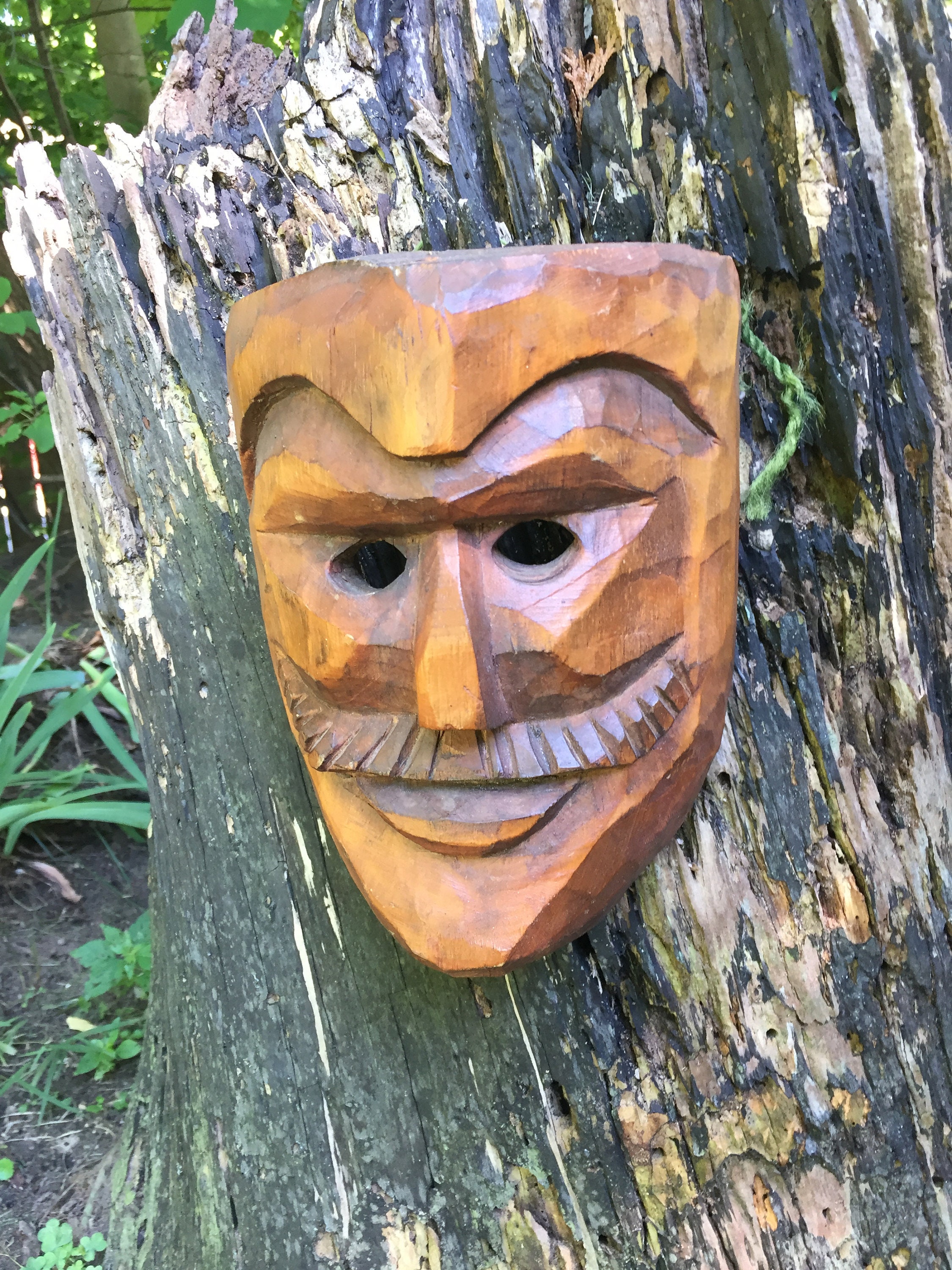 Masque En Bois Sculpté À La Main Primitive Vintage Avec Moustache