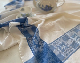 70-Inch Round Bardwill Linens PartialUpdate Montvale Woven Jacquard Tablecloth 70-Inch Round Bardwill Linens PartialUpdate Montvale Woven Jacquard Tablecloth