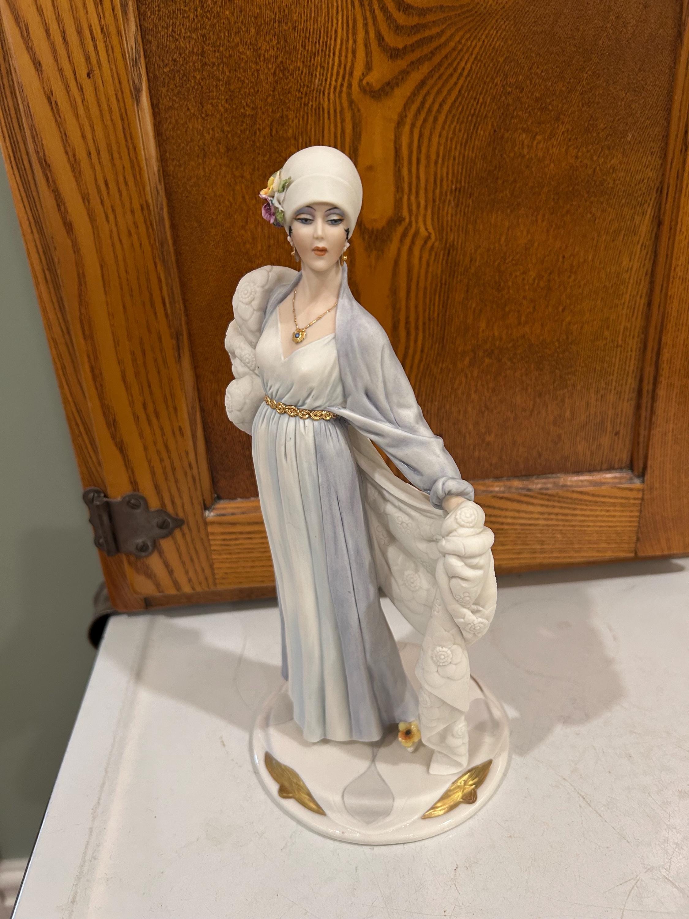 Vintage Capodimonte Elite Figurine Mode Liberty Anno 1919 Signed