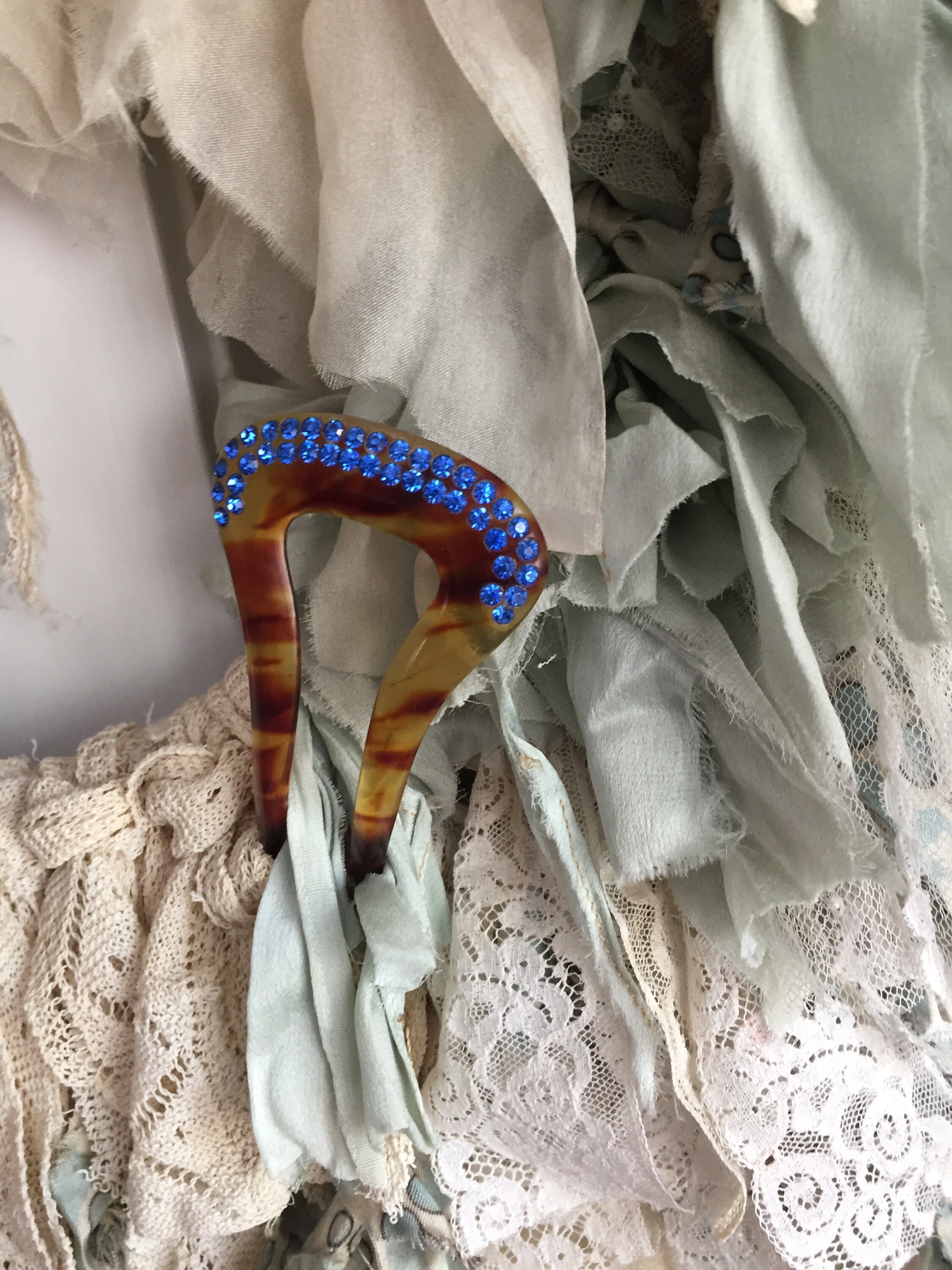 Antique large Art Deco Jeweled celluloid rhinestone hair comb beautiful ? blue Vintage 1920s Art Deco Hair Comb: Blue Rhinestone Celluloid  main image 4