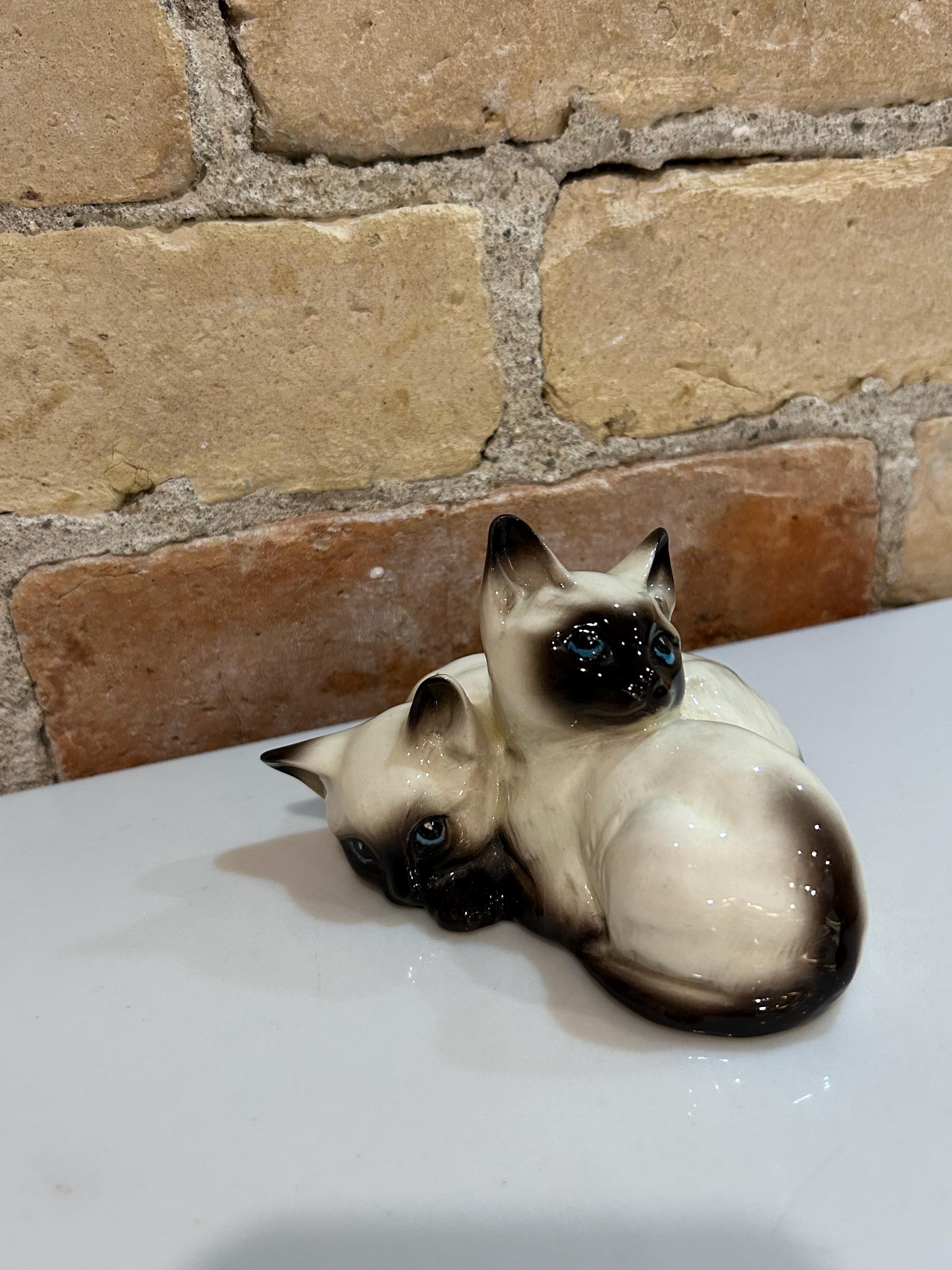 Vintage Beswick Cuddling Siamese Kittens With Blue Eyes Model 1296