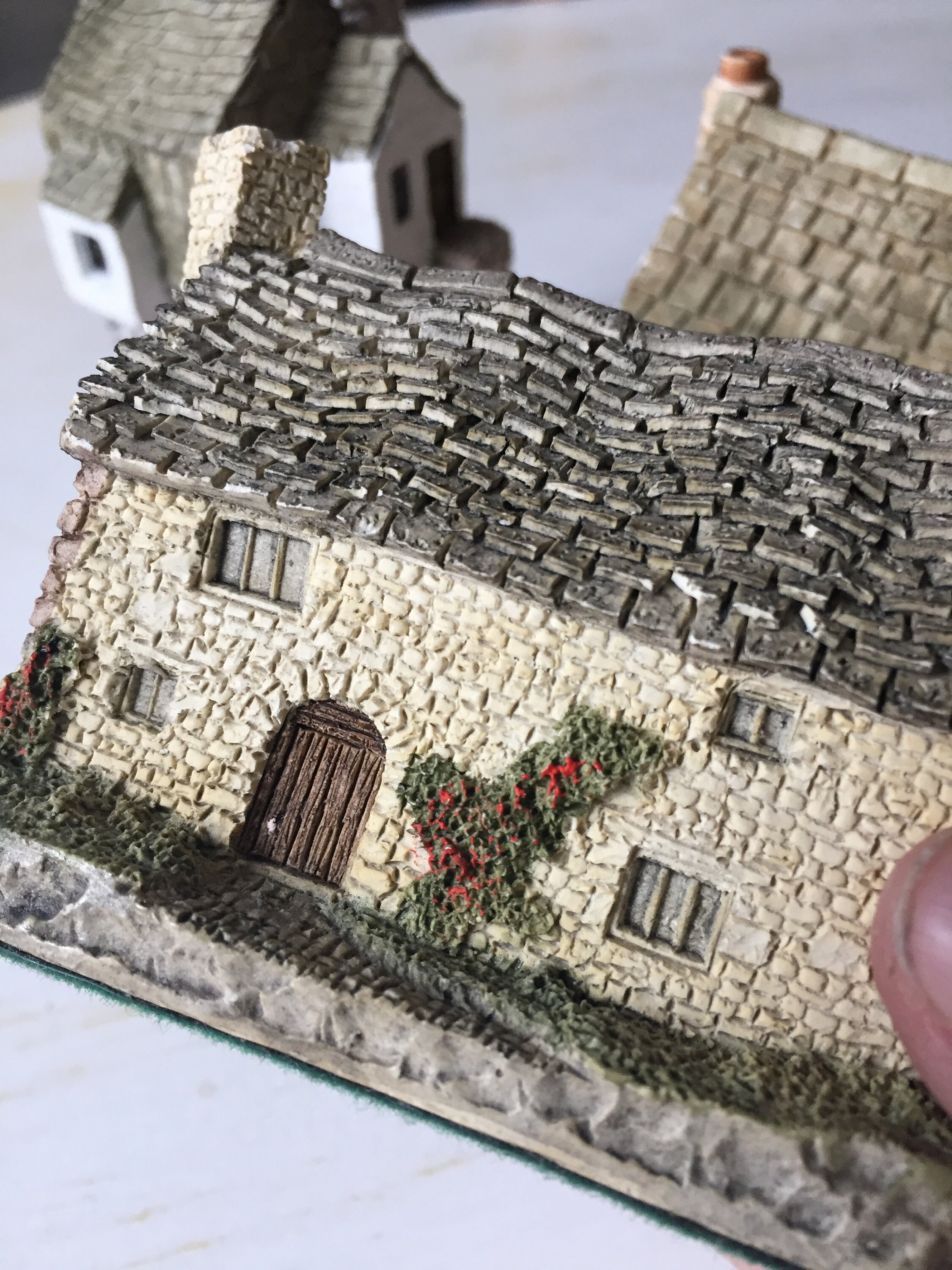 リリパットレーン　Winter At  Mot Hall, keswick Winter at the Moot Hall, Keswick : Lilliput Lane Cottages