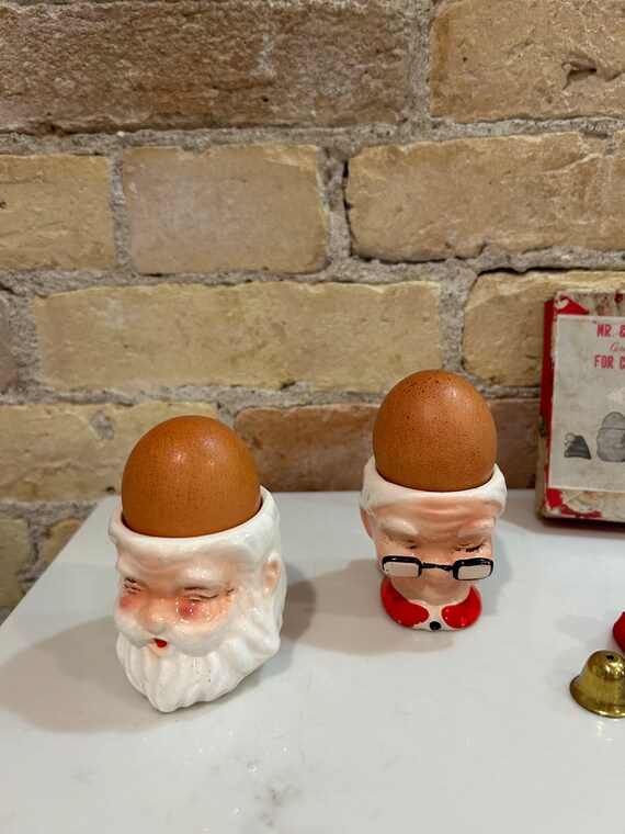 Vintage Weihnachten Eierbecher Nikolaus und Mrs Claus mit Wollmütze in original Pappschachtel 1950er Jahre Frühstücksset