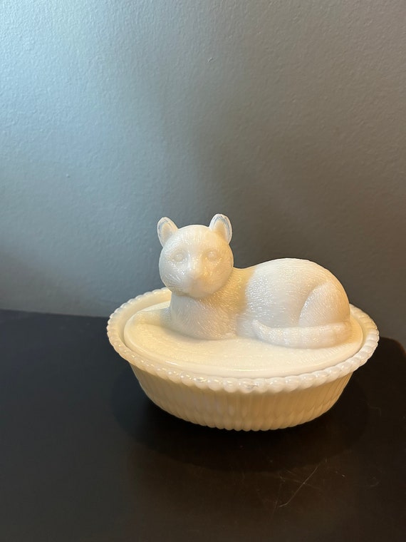 【アンティーク】猫のミルクガラスキャンディディッシュ　Cat on nest Antique Cat on Nest Mckee Milkglass Hen on Nest - Etsy