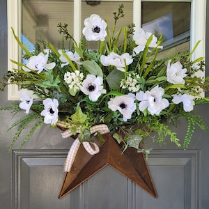 Rustic tin star wreath with white anemones, Modern farmhouse style made to hang on a door, wall, over the fireplace. Perfect gift for Mom!