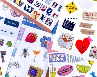 Könnte beinhalten: Eine Sammlung bunter Aufkleber mit verschiedenen Designs, darunter eine rote Erdbeere, eine blaue Blume, eine Biene, ein Cocktailglas und ein Computermonitor. Einige Aufkleber haben Text wie "Photo Saved", "Where am I?" und "OMG".