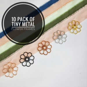 Tiny Metal Flower Frames / Flower Charms / Mini Flower Frame / Groovy Decoration / Flower Power Pendant / Flower Macrame Craft