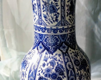 Delfts blue vase from Royal Sphinx Maastricht, Made in Holland