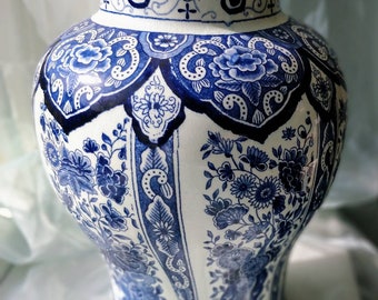 Delfts blue vase from Royal Sphinx Maastricht, Made in Holland
