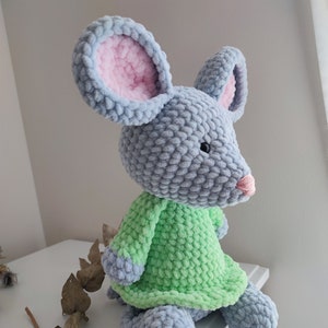 Mouse in green dress