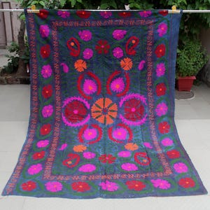 Handmade Sujani Kantha Quilt: Embroidered Floral Boho Bedspread