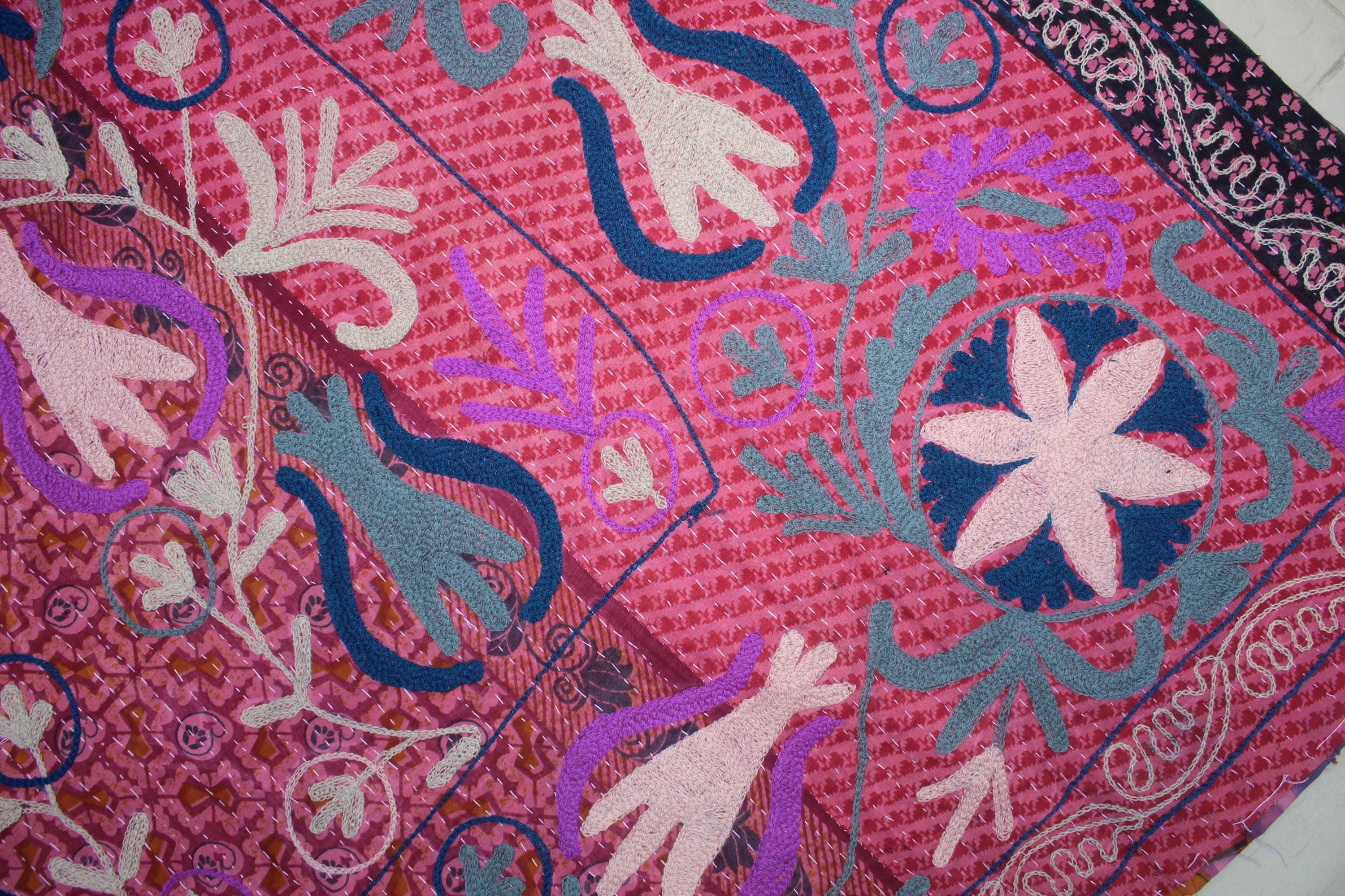 手刺繍カンタキルト：ヴィンテージ スザニ フローラル コットン スロー