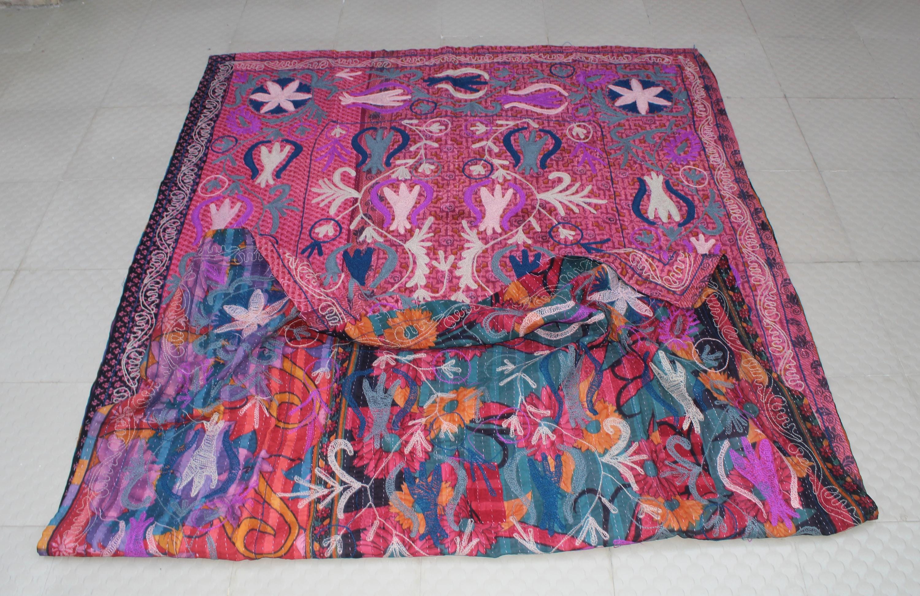 手刺繍カンタキルト：ヴィンテージ スザニ フローラル コットン スロー