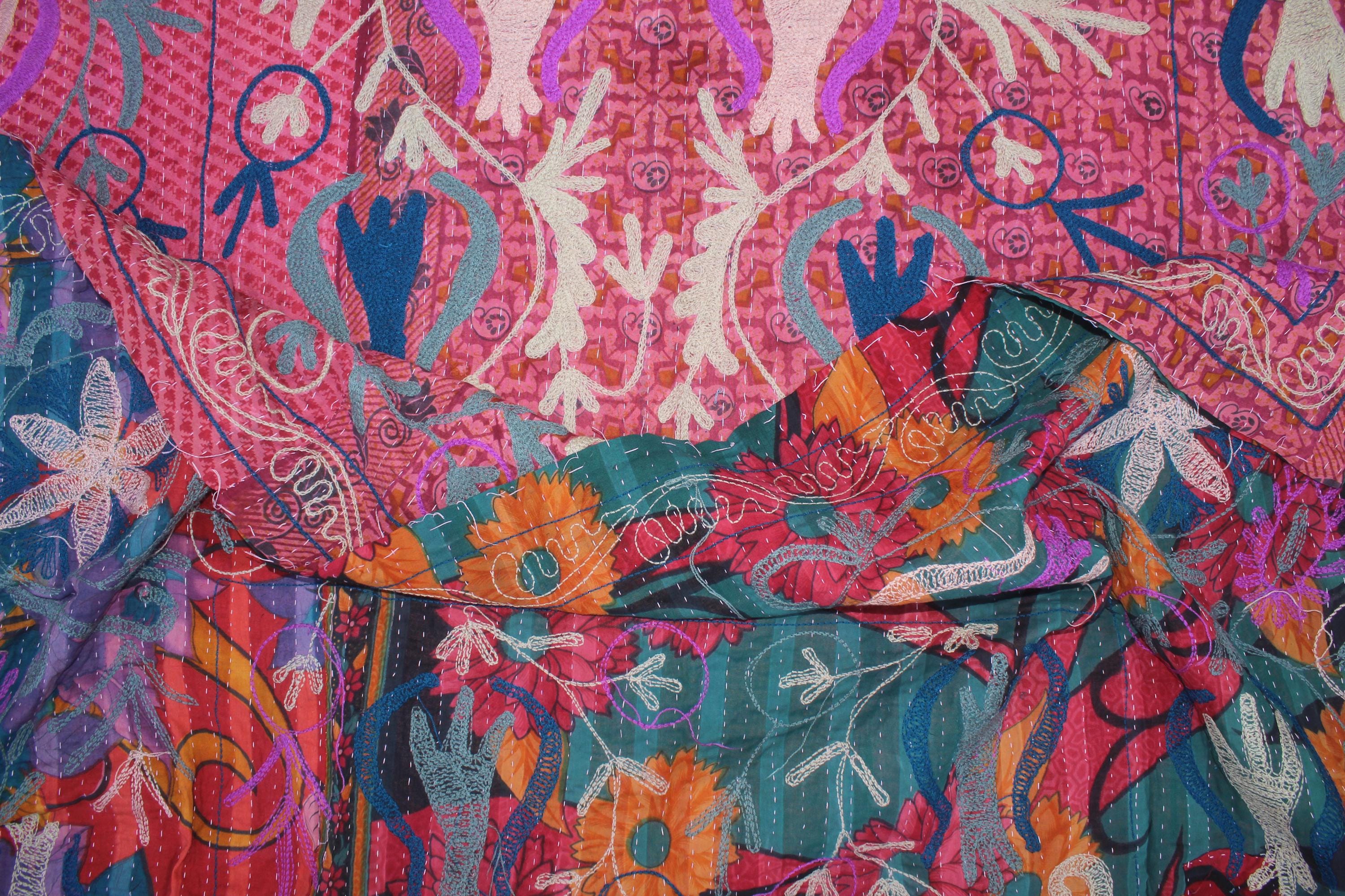 手刺繍カンタキルト：ヴィンテージ スザニ フローラル コットン スロー