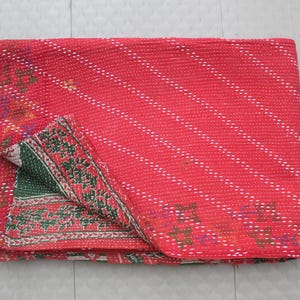 Edredón Kantha vintage 60x90 rojo, estilo bohemio, reversible, verde, estampado floral, de algodón, patchwork indio.