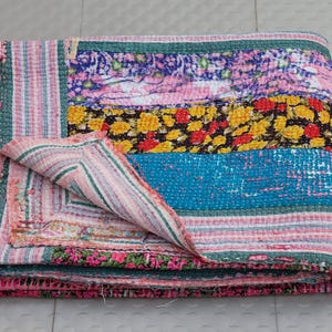 Extra grote vintage Kantha-quilt: handgemaakte patchwork katoenen sprei (173 x 213 cm)