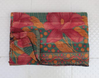 Edredón Kantha vintage rosa: edredón bohemio para cama doble con encanto antiguo: decoración artística para el hogar