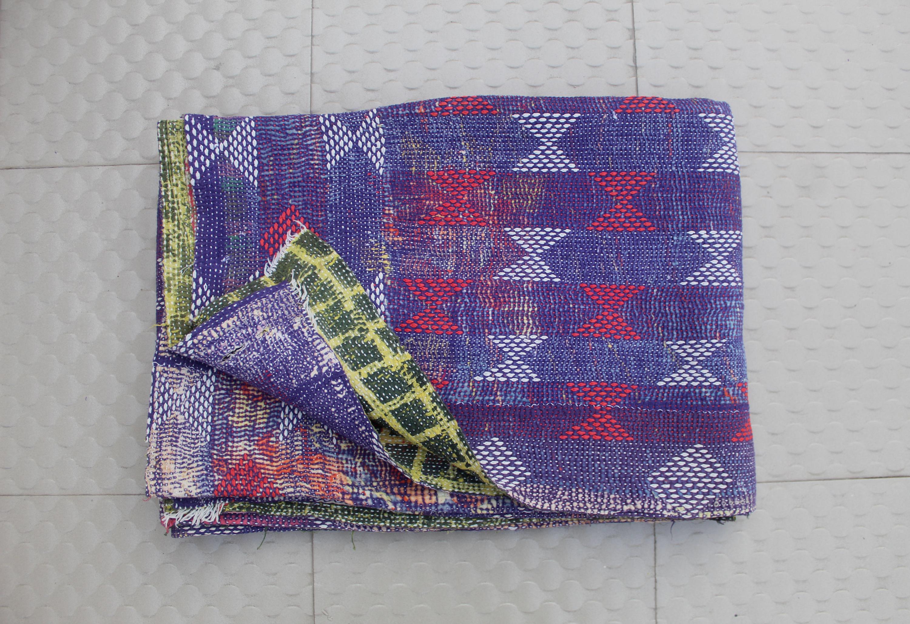 【寒波SALE】繊細でユニーク　貴重な全面刺繍のヴィンテージカンタキルト ヴィンテージカンタキルト 56x80 | インド綿リバーシブルスロー
