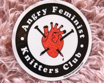 Pegatina brillante del Club de Tejedoras Feministas Enojadas
