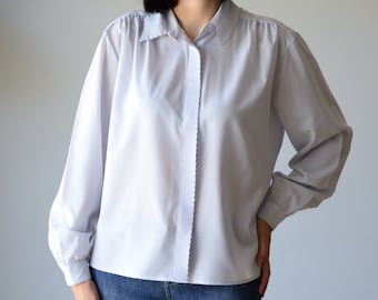 Vintage babyblauwe blouse: schulpkraag, pofmouwen