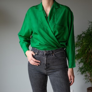 Vintage Y2k long sleeved silk shirt in emerald green