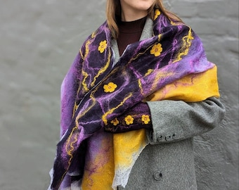 Sciarpa-tippet in lana infeltrita da donna, stola floreale giallo-viola, scialle indossabile in stile boho, sciarpa in seta alla moda, scialle in feltro nuno, casual chic e civettuolo.