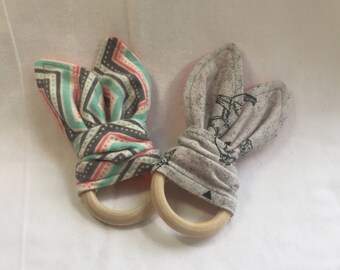 Häschen Beißring - rosa Fuchs - grau Chevron - Holz Beißring