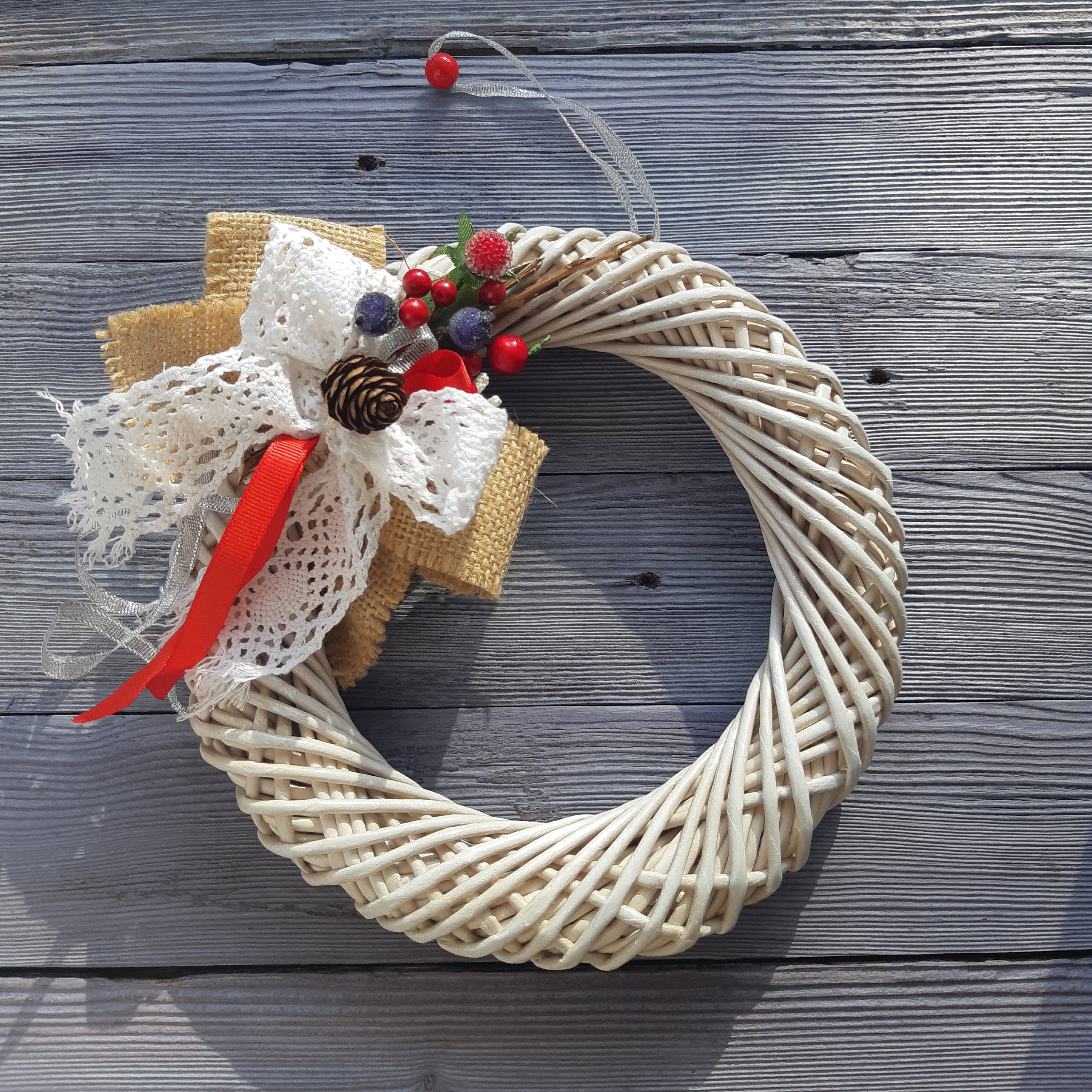 Новогодний венок из ротанга своими руками