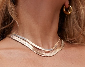 Jewelry gift box - Set of two serpentine mesh necklaces - Wide and thin chevron chain, 3 micron gold plated - Water resistant