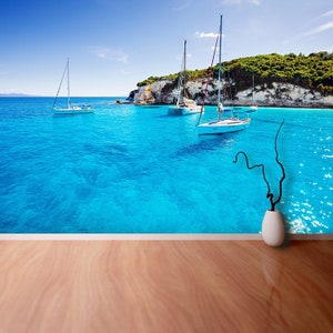 Fotomurale / carta da parati rimovibile o tradizionale Baia delle barche a vela Barche a vela in una bellissima baia, isola di Paxos, Grecia fotomurale non tessuto