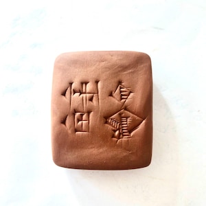 Custom Sumerian Cuneiform Clay Tablet – Personalized Ancient Script Gift Per Word – Handcrafted Mesopotamian Keepsake