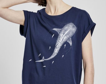 T-shirt manches courtes femme bleu marine, imprimé REQUIN BALEINE, 100% coton, naturaliste, ocean, vêtement, illustration, casual