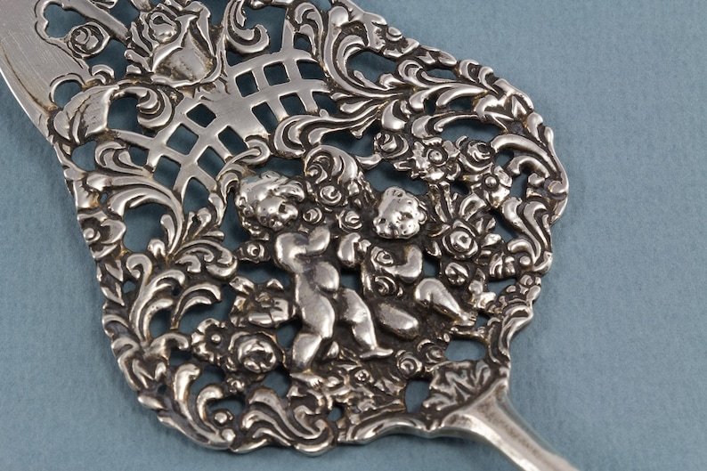 Fantastic cake server in 800 silver antique