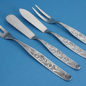 Silver-plated cheese knives, butter knives with 2 skewers from Wilkens Martin, Rosemarie