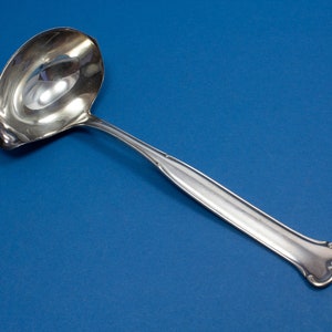 Gravy and sauce ladle