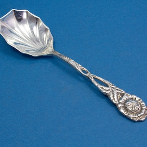 Small sugar spoon with roses