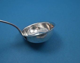 Elegant silver-plated soup ladle from Wellner, large ladle with Chipendale pattern