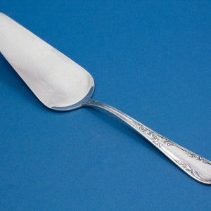 Rococo cake server, silver plated, vintage flatware, cake lifter