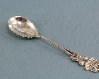 Petite cuillère à sucre en argent avec un élégant motif de roses