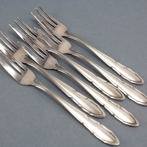 6 beautiful cake forks, Chippendale