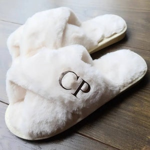 Personalised Fluffy Slippers - Customised Fluffy Slippers - Bridal Slippers - Bridesmaids Slippers - White Slippers - Black Slippers
