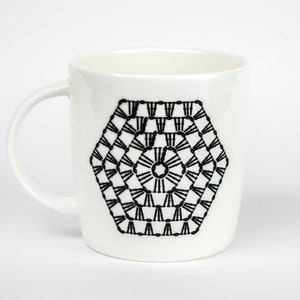 Taza hexagonal "Querida Oveja/Abuela", taza de crochet, regalo para crocheteros, regalo para crocheteros, regalos de crochet, taza de café de crochet, taza de crochet del Reino Unido, crochet