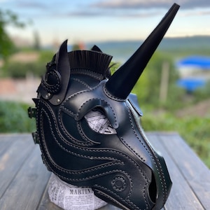 Máscara de unicornio de cuero