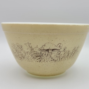 Forest Fancies Vintage Pyrex Bowl 401 750ml