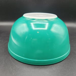 Pyrex Primary Green Mixing Bowl 403 2.5 QT