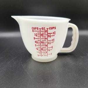 Four Cup Measuring Cup Vintage Tupperware Imperial and Metric Pitcher