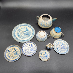 Stamped Blue Willow Child&#39;s Tea Set Tin Lithograph Toy